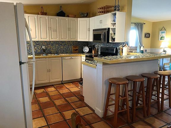 3rd image of 131 Mangrove Ln