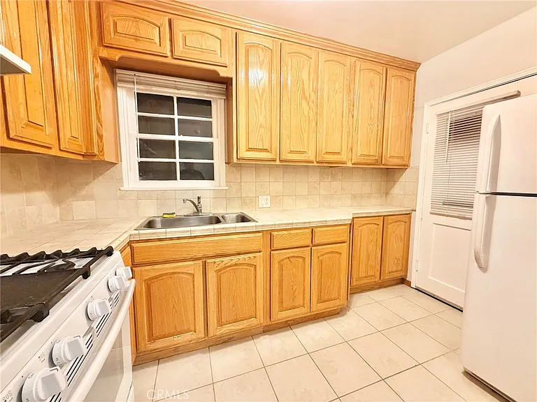 1744 Huntington Dr — Photo 29