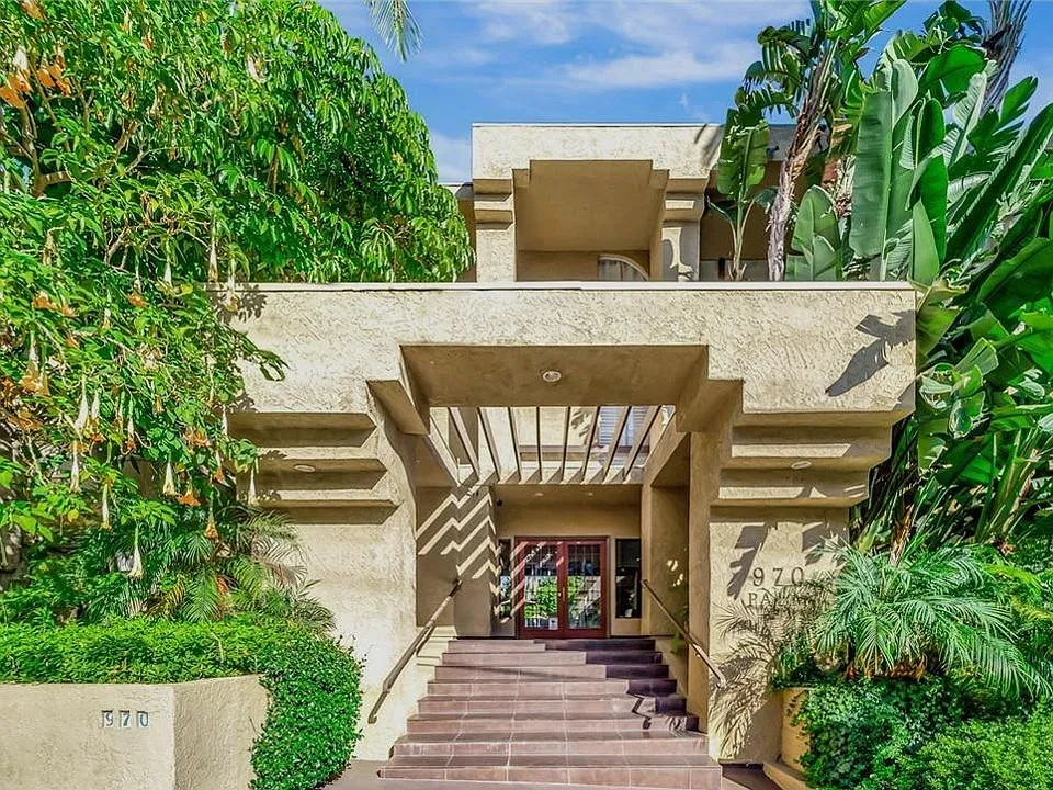 970 Palm Ave #220