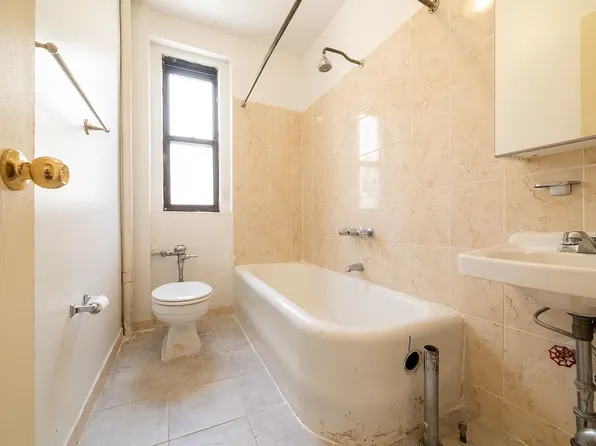 196 Clinton Avenue image 7 of 9