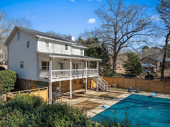 3rd image of 14 Brandon Ln