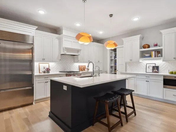 222 Ferndale Rd S Unit 303, Wayzata, MN 55391