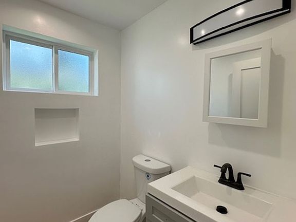 5th image of 20338 Cantara St