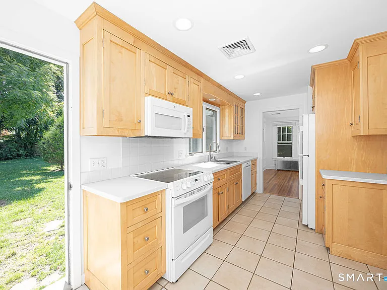 12 Roosevelt Rd — Photo 6