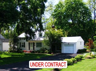 352 Acacia Rd, Scotch Plains, NJ 07076