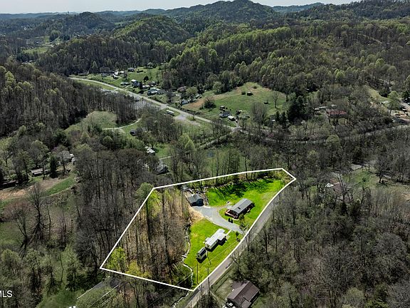 5th image of 10136 Redwood Cir