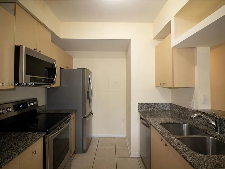 2469 Centergate Dr — Photo 4