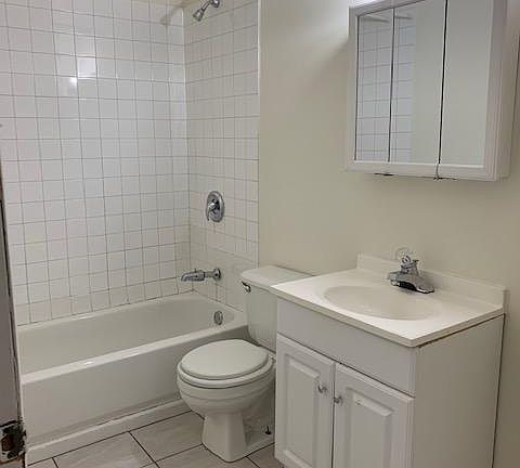 5th image of 4427 N Ashland Ave