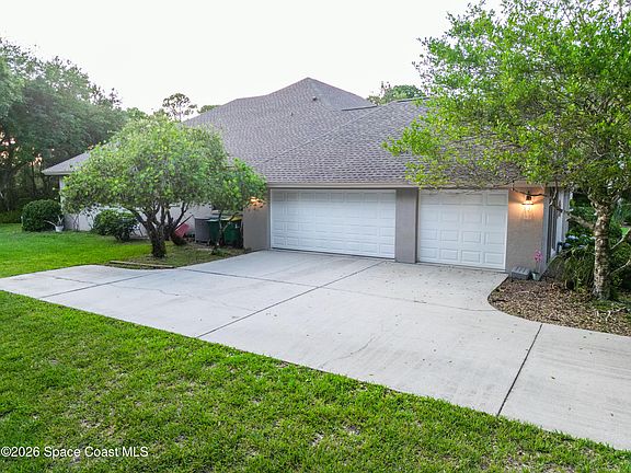 2nd image of 1120 Sand Pine Cir