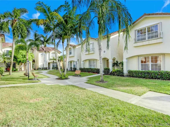 313 NW 109th Ave, Pembroke Pines, FL 33026