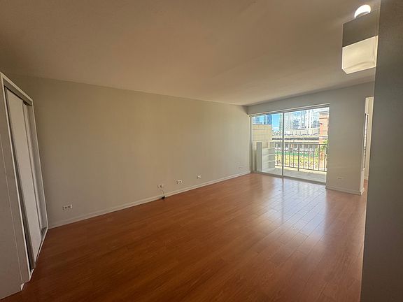 4th image of 818 S King St APT 705