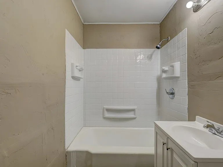 1713 N Page Ave — Photo 29