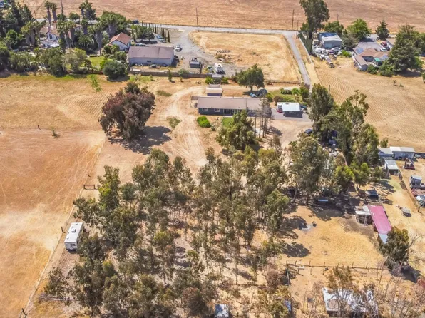 80 Mansfield Rd, Hollister, CA 95023