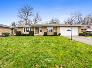 893 Meadview Dr, Seven Hills, OH 44131