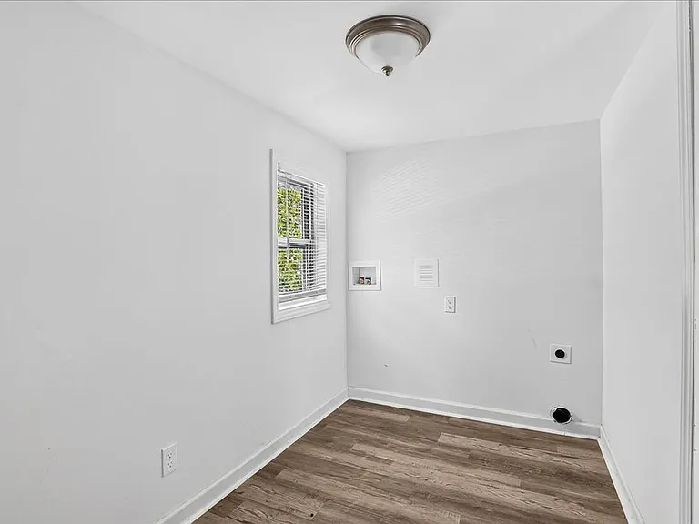 415 Spring Ct — Photo 23