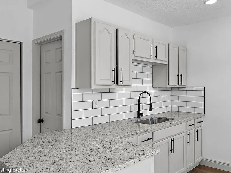 2806 S 4th St #1 — Photo 7