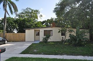 1st image of 1240 NE 42nd St