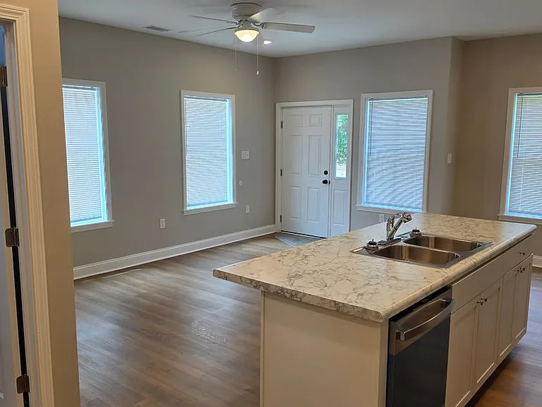 302 Thomas St — Photo 7