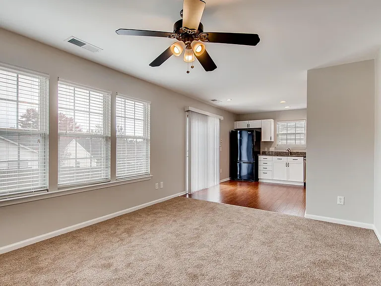 103 Markham Dr — Photo 7