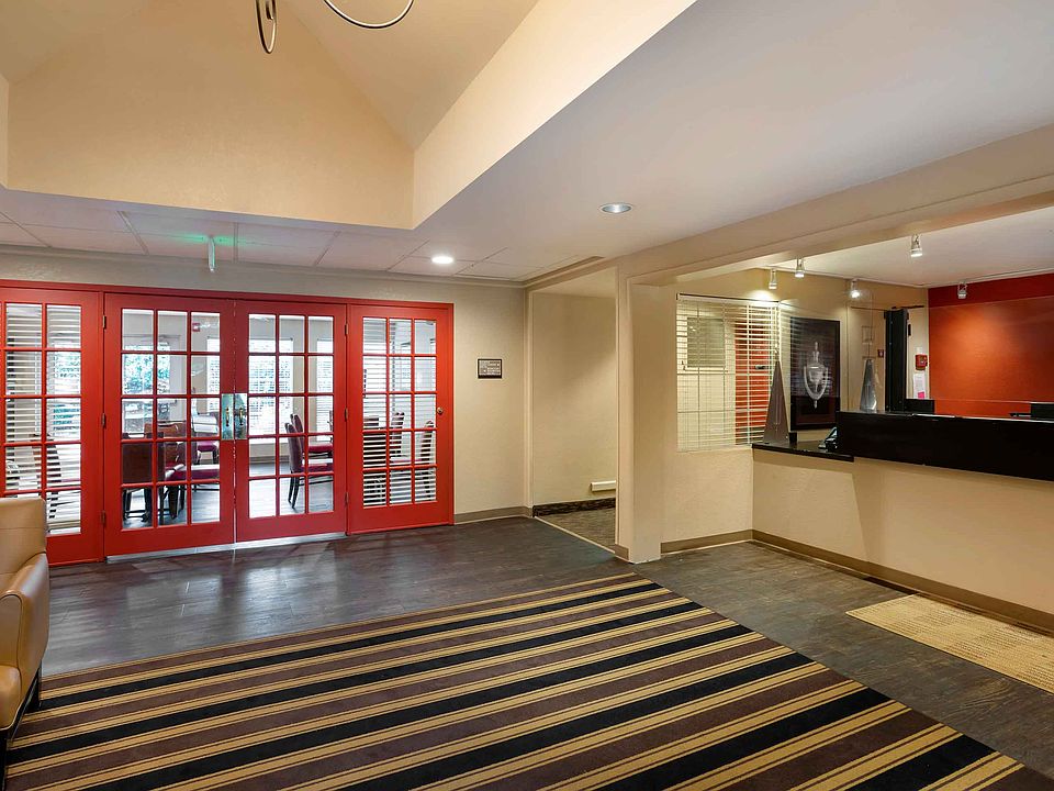 Lobby and Guest Check-in