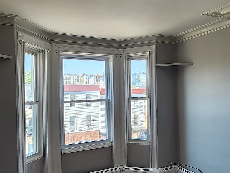 40 Laidlaw Ave #C — Photo 2