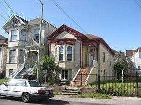 House on right, before 6' redwood fence was put up.