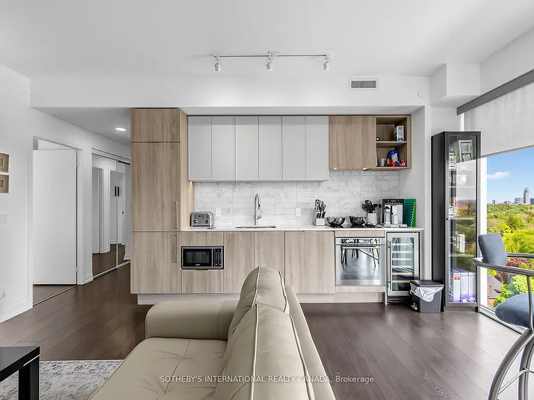 2020 Bathurst St #1221 — Photo 3