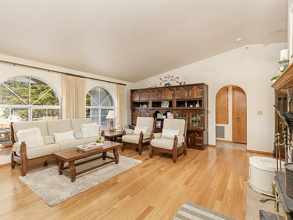 4th image of 2253 W Twinoaks Dr