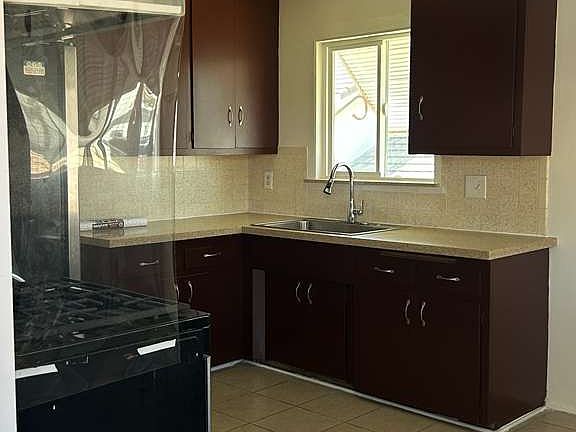 4th image of 5809 1/2 Encinita Ave