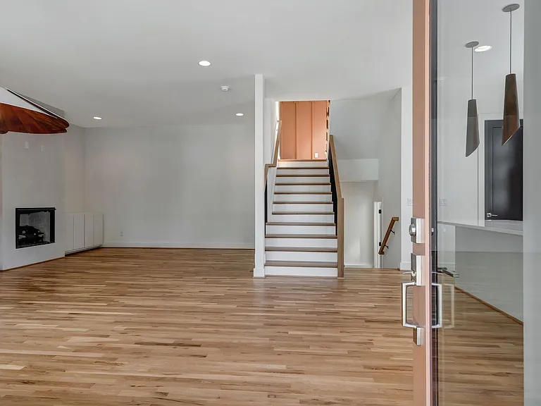 1806A Neal Ter — Photo 3