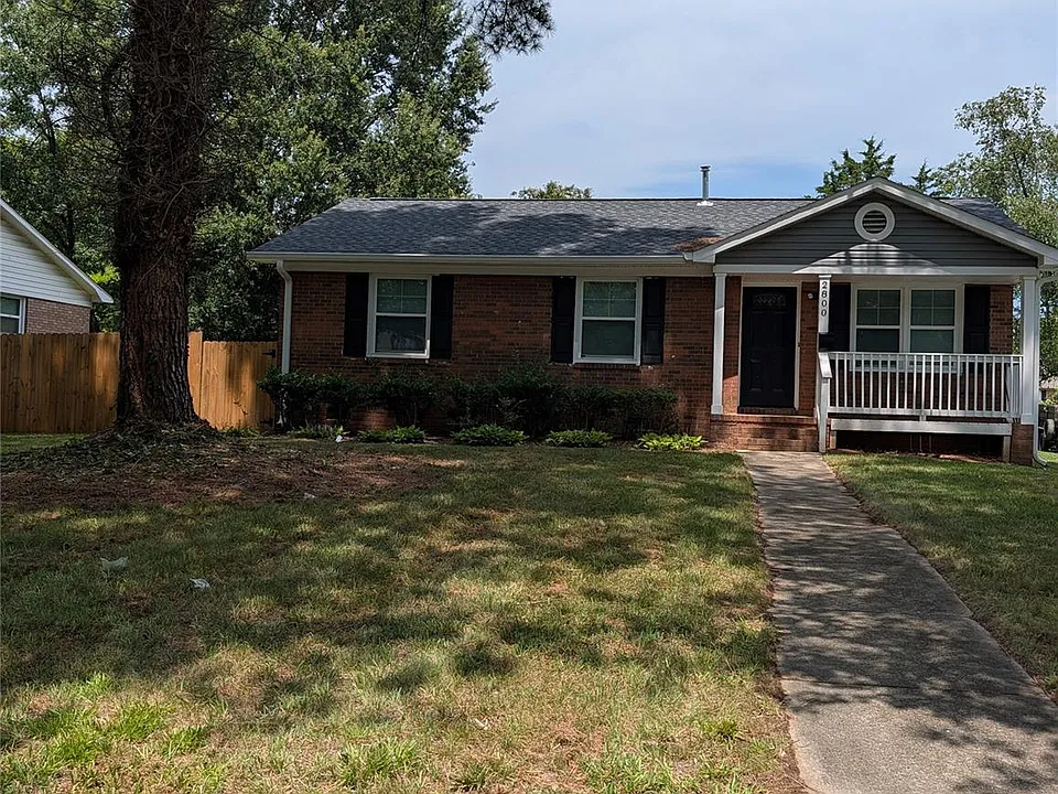 2800 Dalecrest Dr