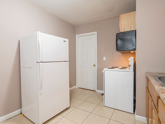3rd image of 1745 Willington St Unit 2R