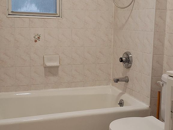4th image of 1845 E 19th St Floor 1