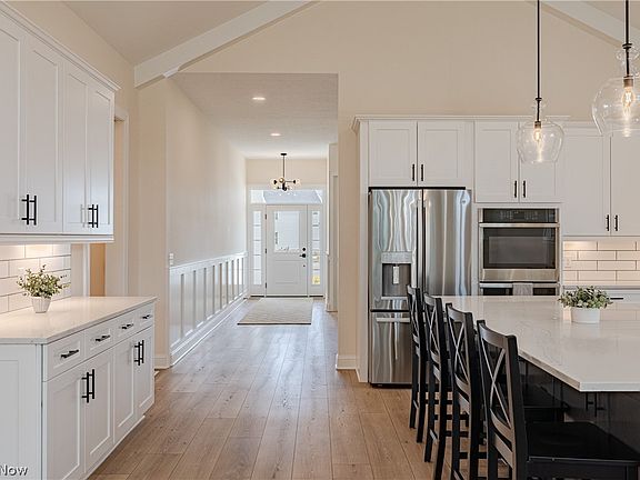 4th image of 570 Magnolia Ct