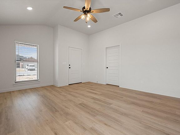 5th image of 2426 Aberdeen Ave