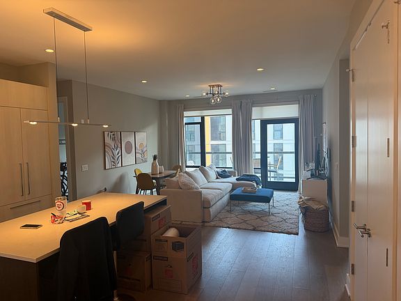 2nd image of 1701 W Webster Ave #611