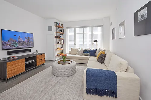70 Charlton St #7E Photo 1