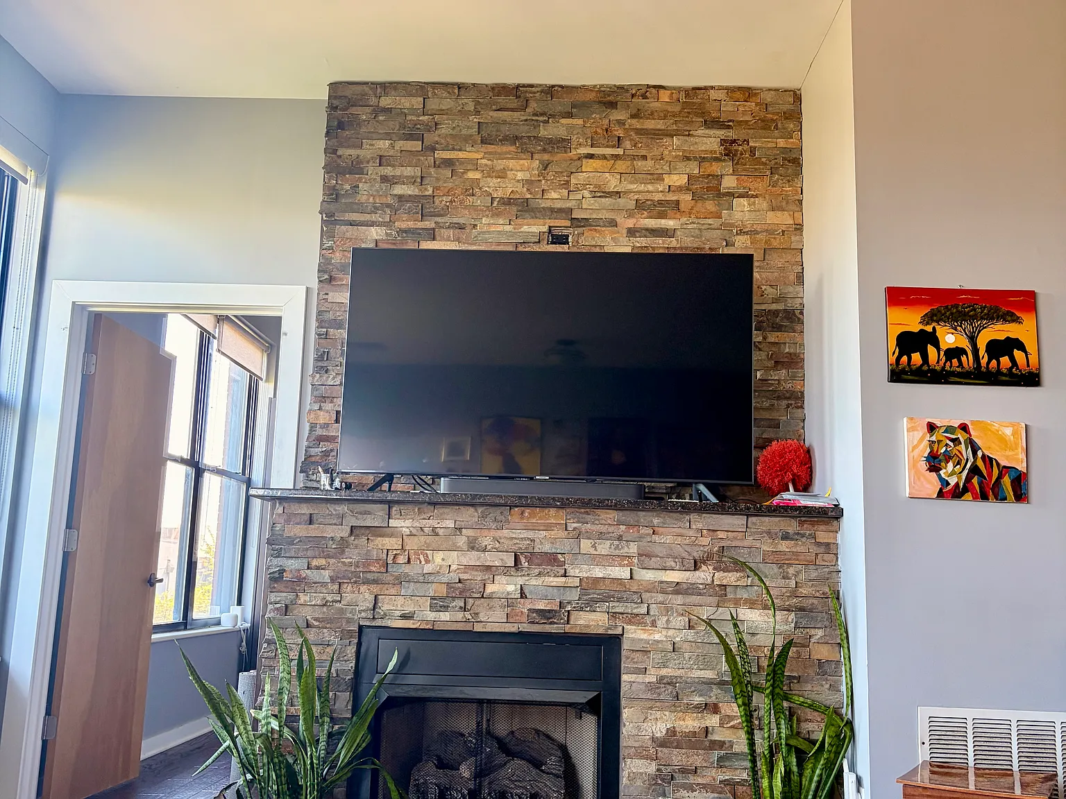3 bed, 1600 sqft, $3,999 — Photo 2