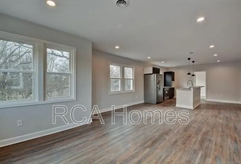 2 bed, 2.0 bath, 1100 sqft, $1,450 — Photo 3