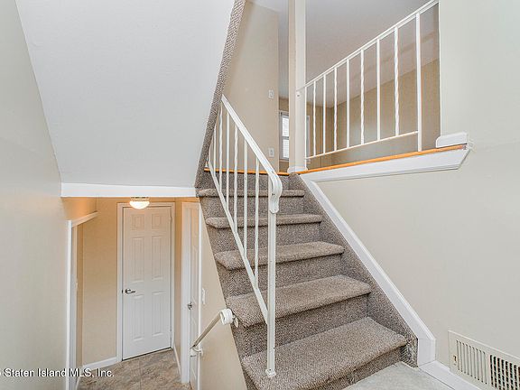3rd image of 118 Vincent Ave