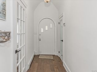 (Undisclosed Address), East Rockaway, NY 11518