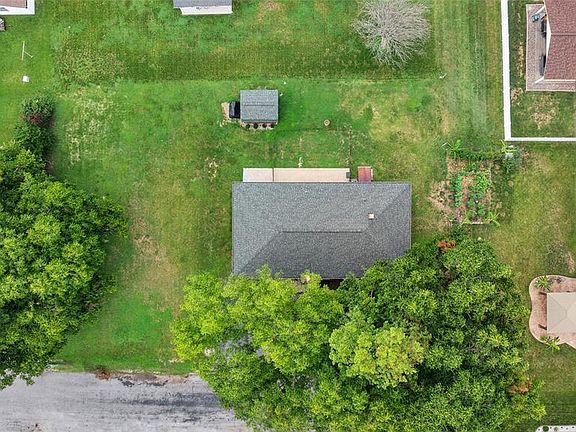 4th image of 110 Braun St