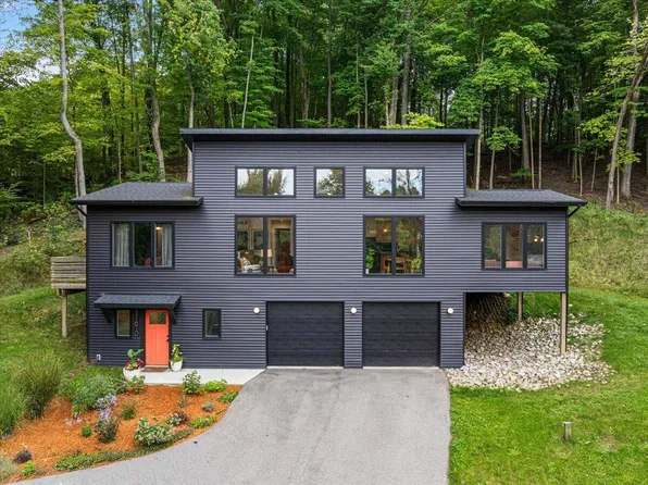 11610 Grand River Dr SE, Lowell, MI 49331