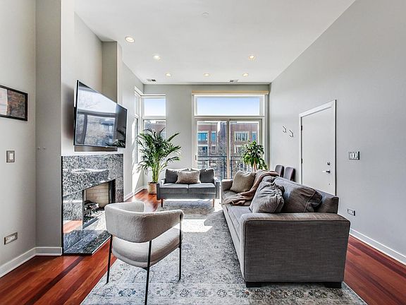 4th image of 2308 W Wabansia Ave APT 3E