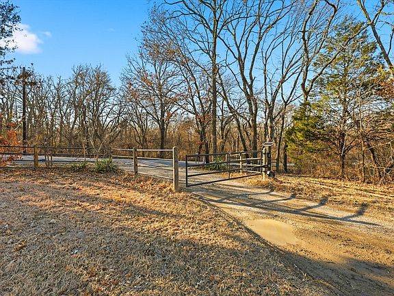 3rd image of 4874 Luella Rd