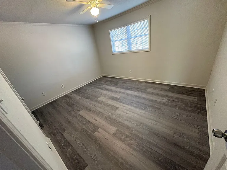 901 Park Ln — Photo 10