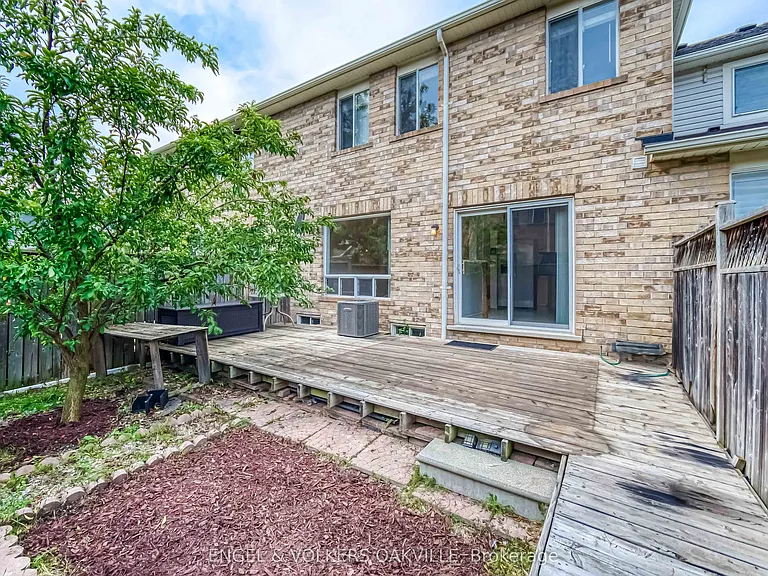 1121 Barclay Cir — Photo 15