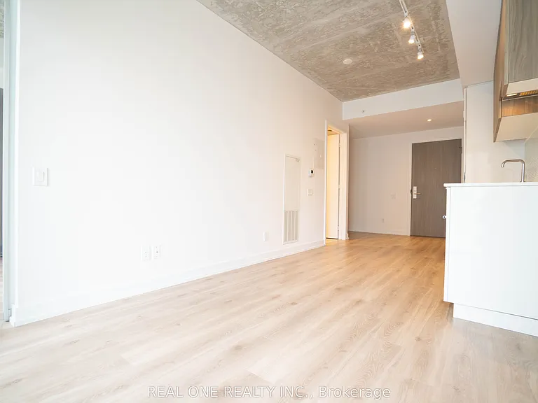 161 Roehampton Ave #318 — Photo 13