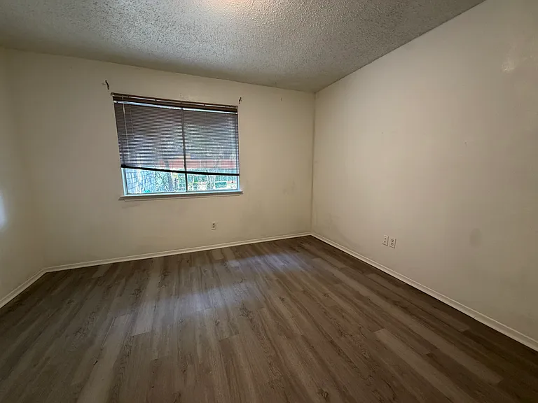 1804 Windsong Trl — Photo 9