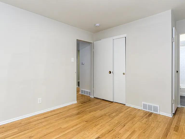 2000 Bellevue — Photo 11